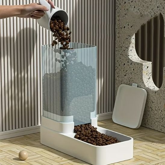 distributeur_de_croquettes_pour_chat croquette dans le reservoir