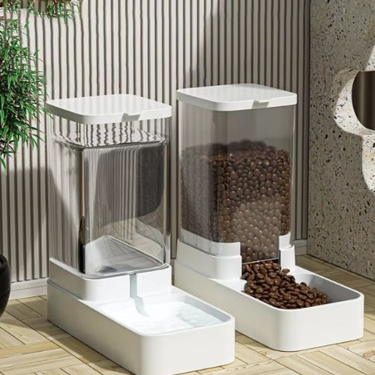 distributeur de croquettes pour chat avec croquettes et eau