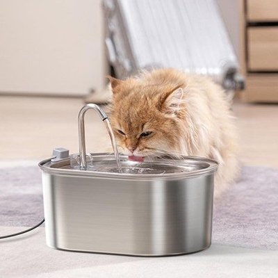 Fontaine chat acier - chat blanc qui boit