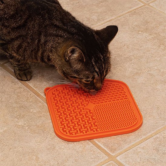 tapis-de-lechage_orange en action